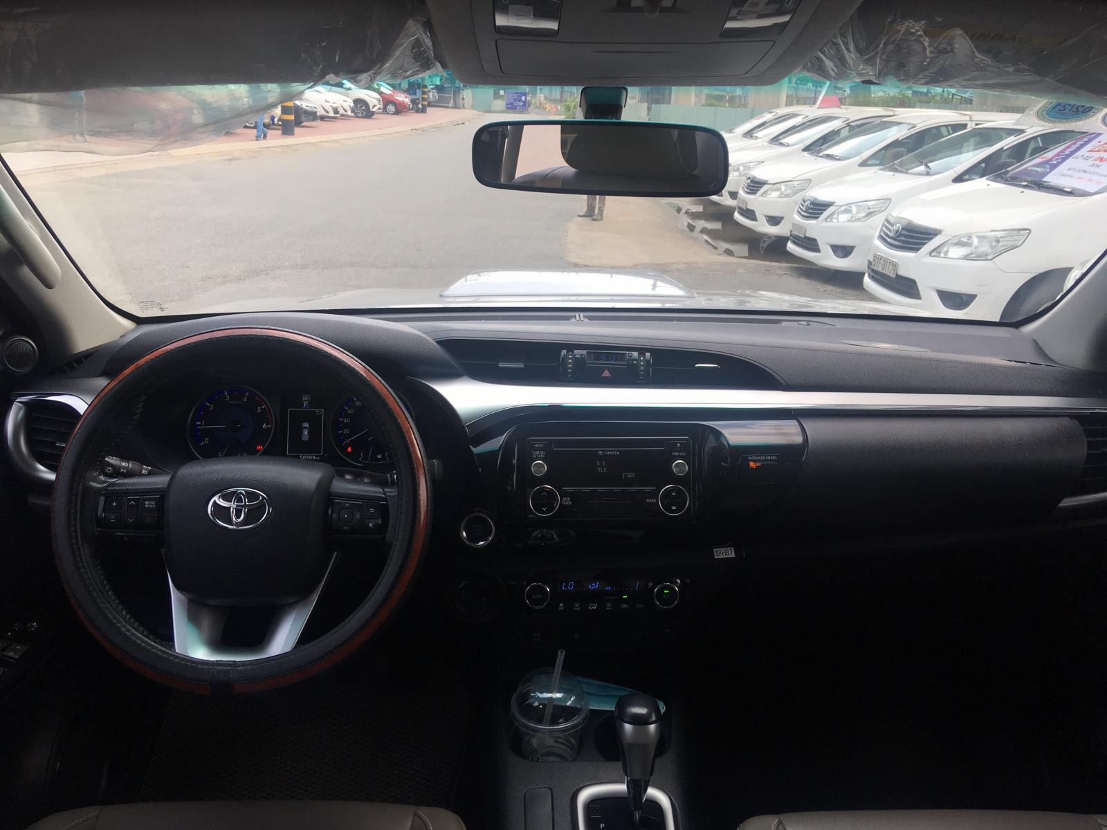 Toyota Hilux 2016 - Bán Hilux 3.0 tự động 2 cầu, bản full 2016, xe đẹp, giá còn fix mạnh khi xem xe