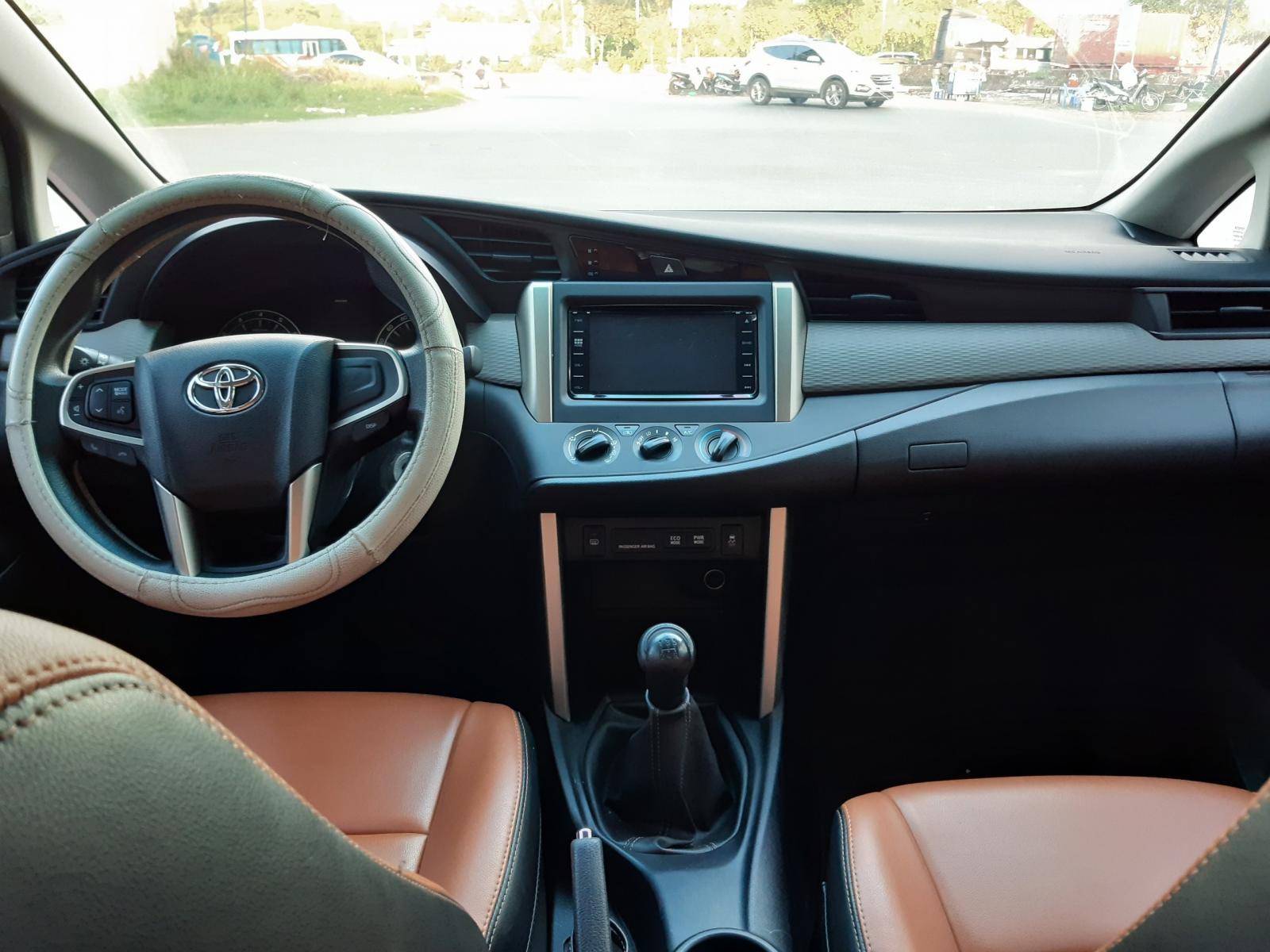 Toyota Innova E 2018 - Bán Toyota Innova E 2018, màu bạc, giá rẽ bất ngờ