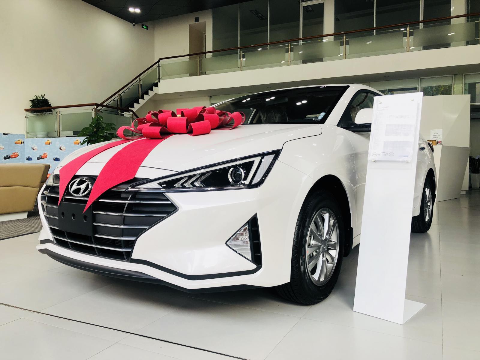 Hyundai Elantra 2020 - Hyundai Elantra MT 2020 giảm 22tr + 50% thuế, LH Hoài Bảo 
