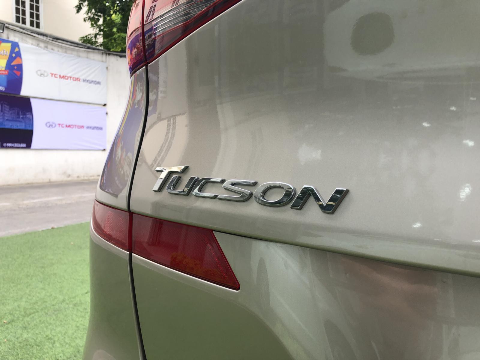Hyundai Tucson 2020 - Bán xe Hyundai Tucson 2020, màu be giá chỉ 784 triệu, khuyến mãi 15tr + giảm 50% thuế xe