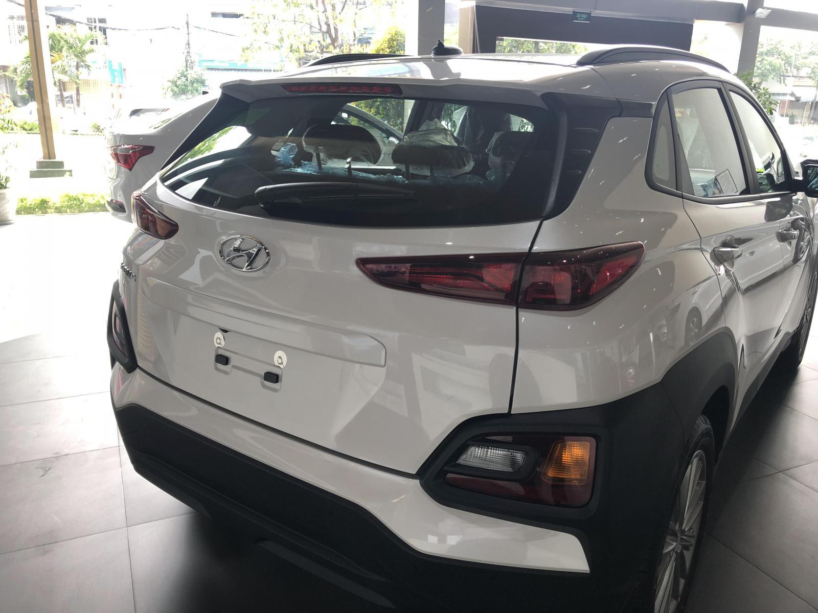 Hyundai GDW 2020 - Cần bán xe Hyundai Kona sản xuất 2020, màu trắng, giá chỉ 614 triệu
