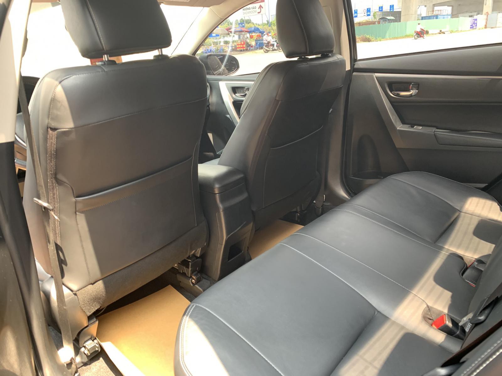 Toyota Corolla altis 2.0V 2016 - Bán Toyota Corolla altis 2.0V 2016, màu đen, xe nhà đi, bao test