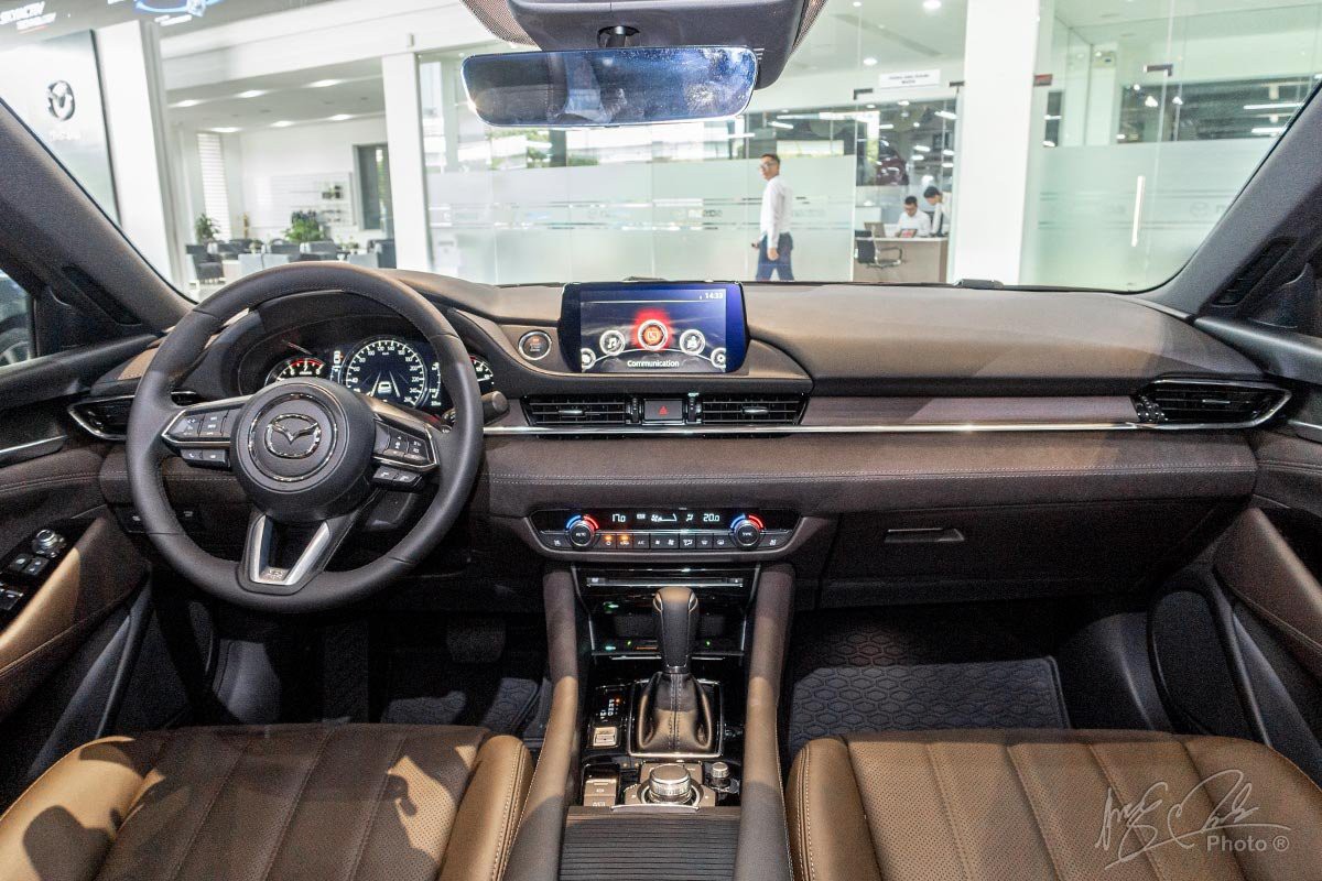 Cận cảnh Mazda 6 2020 vừa ra mắt khách Việt