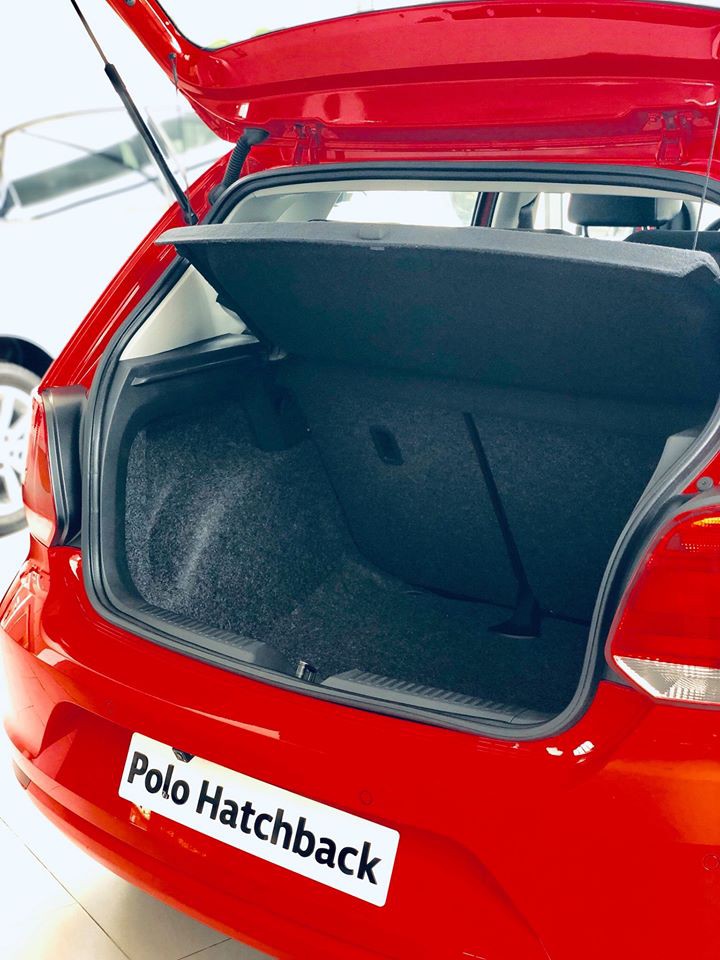 Volkswagen Polo 2017 - Volkswagen Polo màu đỏ, tặng 50% phí trước bạ + 1 năm trả góp 0 lãi suất