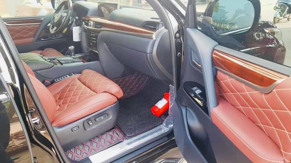 Lexus LX 2019 - Cần bán Lexus LX570 MBS 4 ghế vip massage model 2019 đăng ký tên công ty lăn bánh chưa tới 1 vạn km