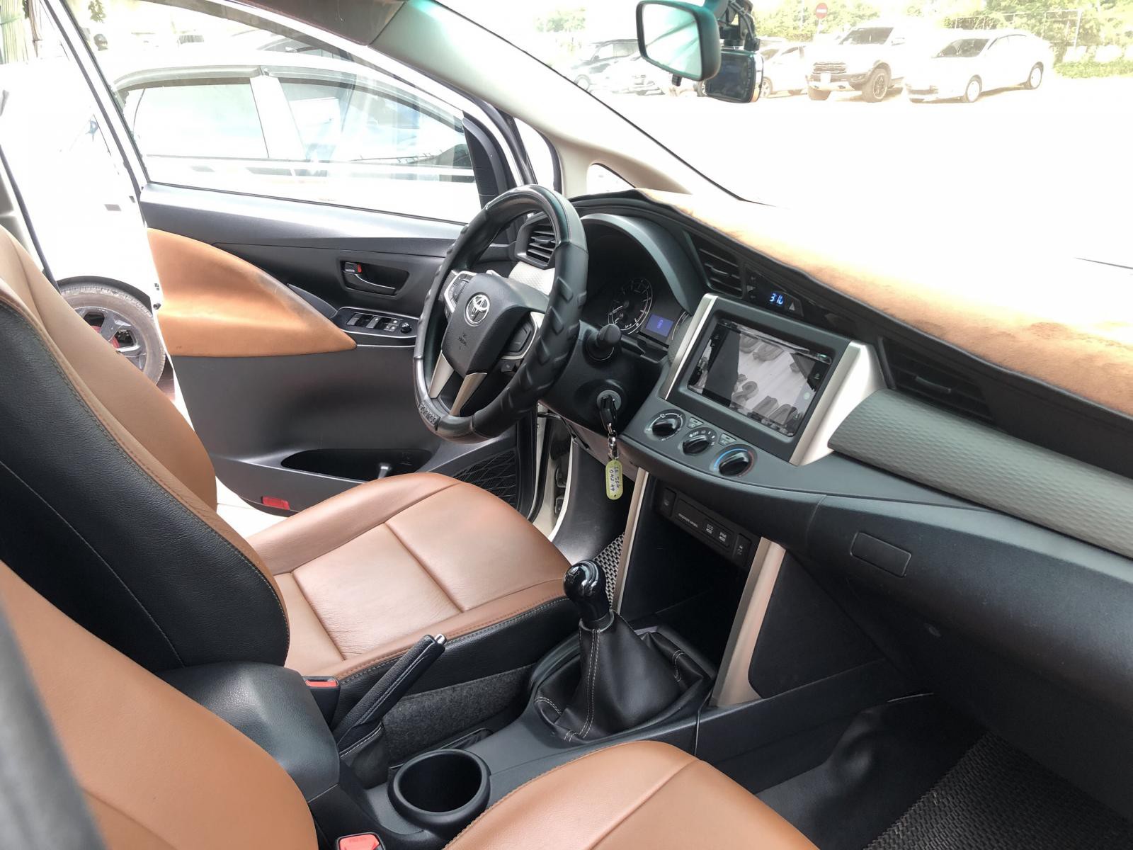Toyota Innova 2018 - Cần bán xe Toyota Innova E 2018 trắng ngọc trai