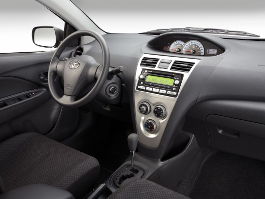 Nội thất xe Toyota Yaris 2007