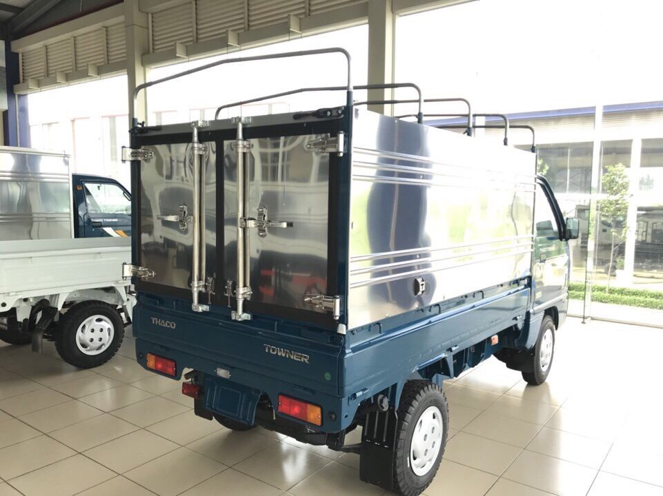 Xe tải thùng mui bạt Thaco Towner 800 tải trọng 9 tạ
