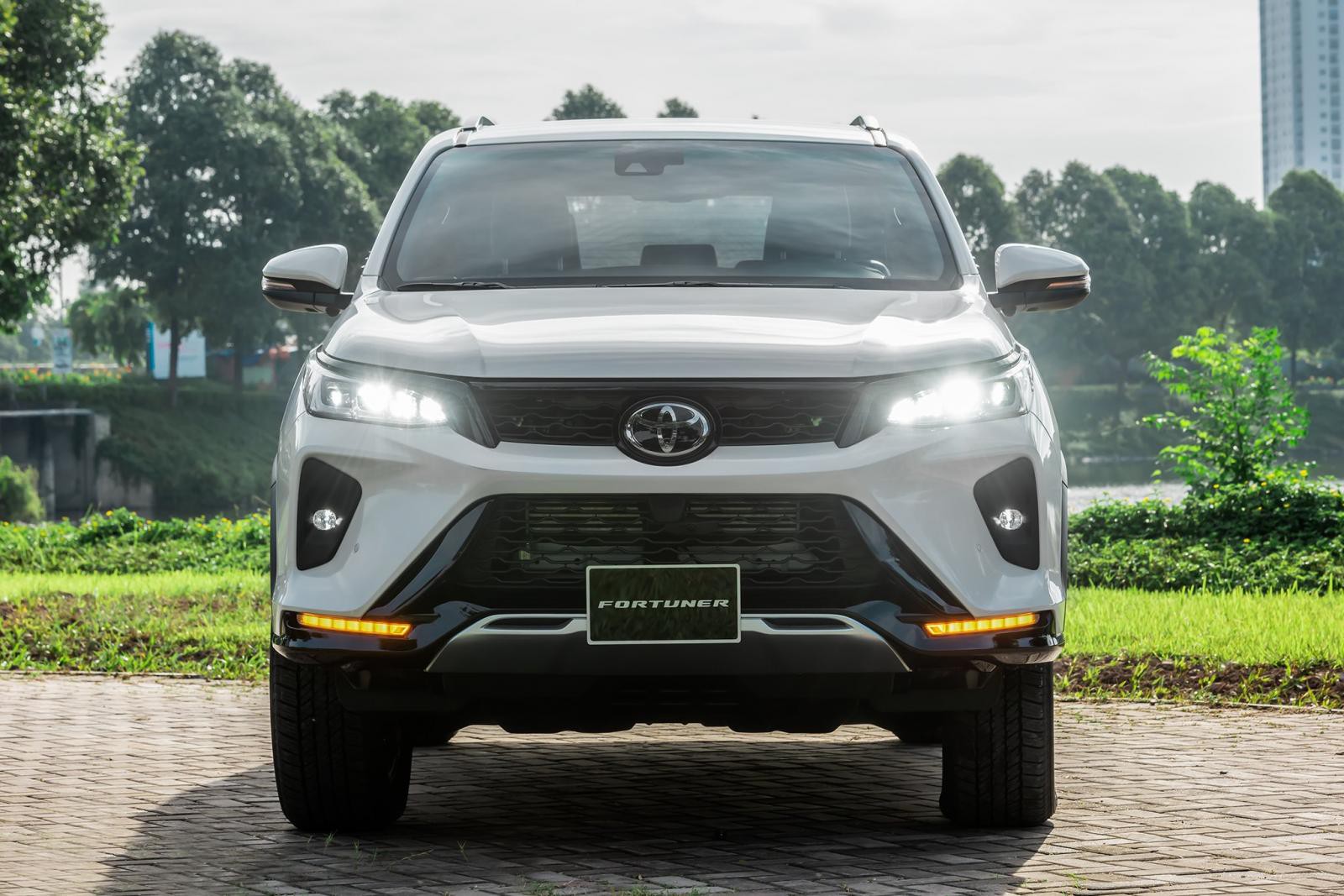 Toyota Fortuner 2021 ra mắt, giá thấp nhất chỉ 995 triệu đồng