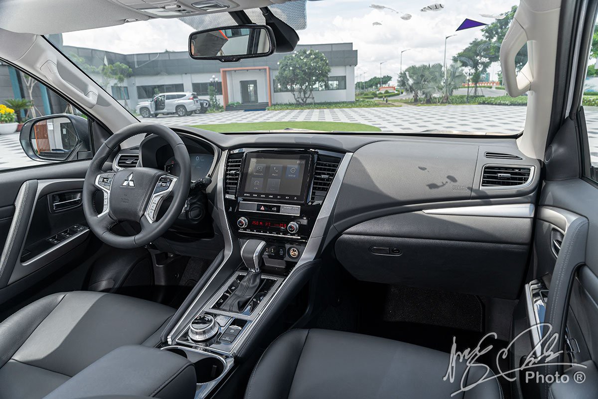 Khoang nội thất Mitsubishi Pajero Sport 2020