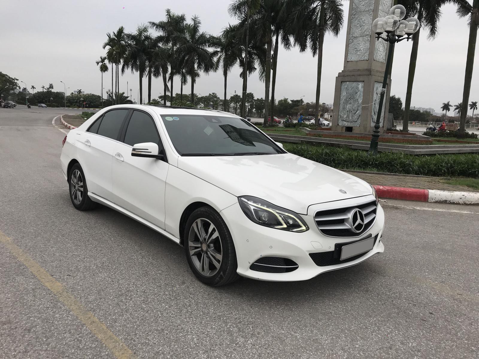 Mercedes E250 2015 màu trắng, nội thất nâu sang trọng, chủ xe bảo dưỡng ...