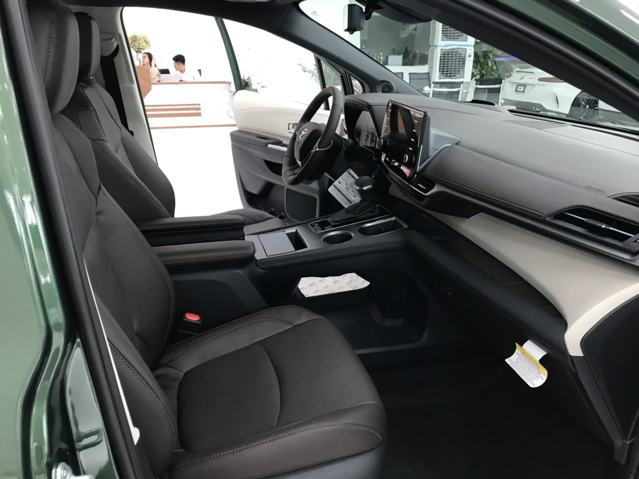 Bán ô tô Toyota Sienna Platinum saen xuất 2021, màu xanh, xe nhập Mỹ mới 100%