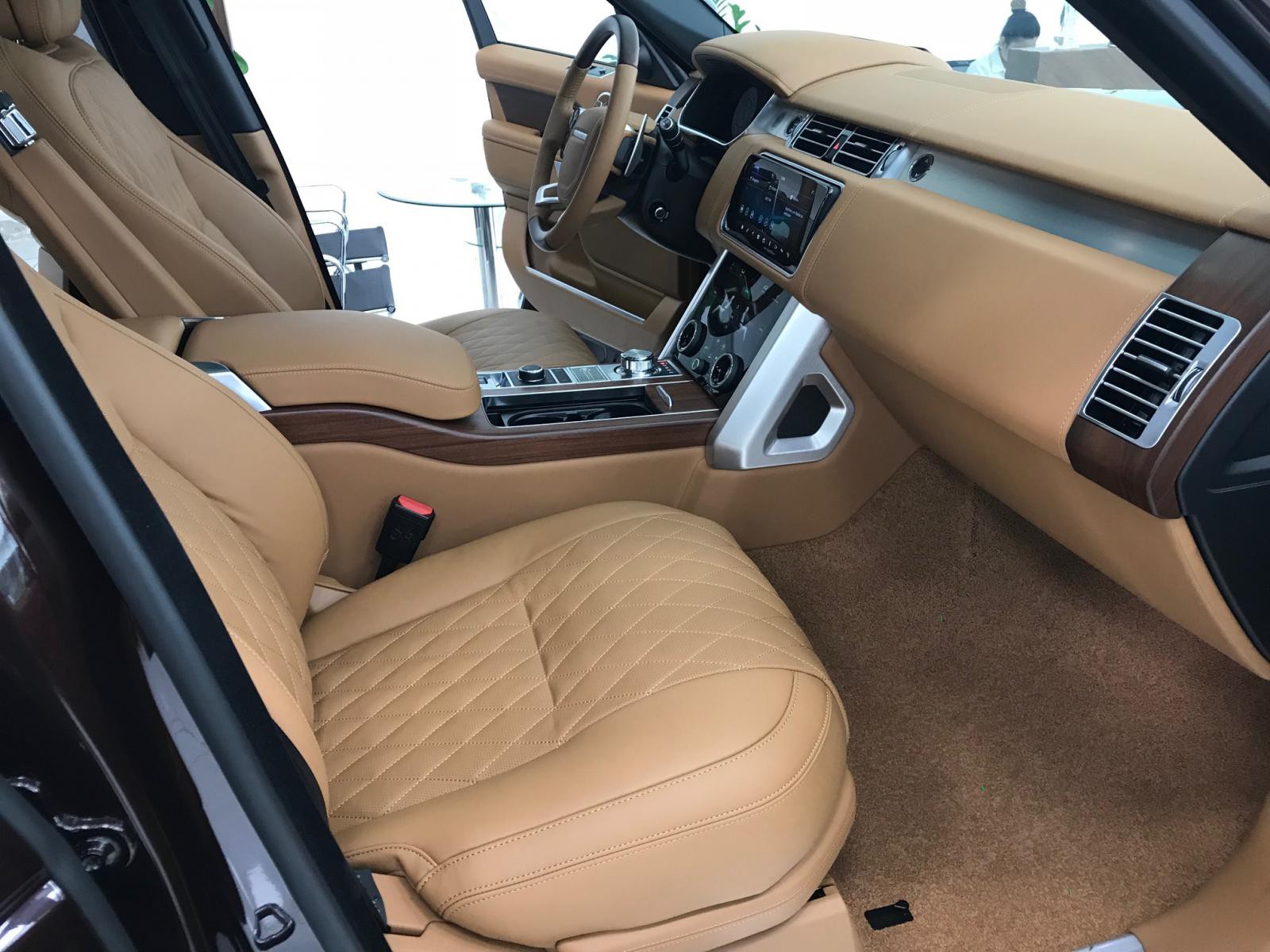 Giao ngay LandRover Range Rover SV Autobiography L sản xuất 2021, mới 100%, màu đỏ nóc đen
