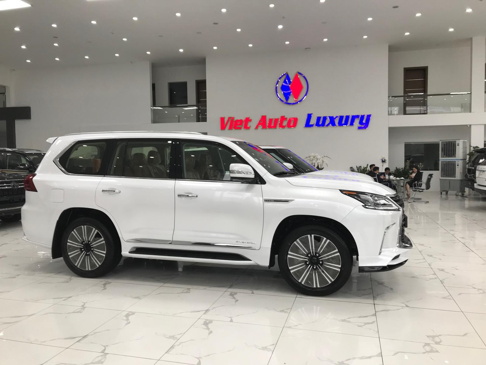 Viet Auto Luxury bán xe Lexus LX570 Super Sport S sản xuất 2021, màu trắng nội thất nâu da bò, xe nhập khẩu Trung Đông