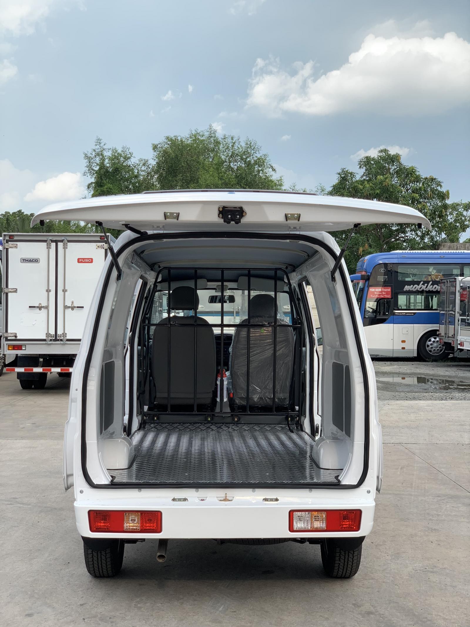 Giảm hơn 6Tr xe Thaco Towner Van 2S 2022, có vách ngăn khoang cabin.