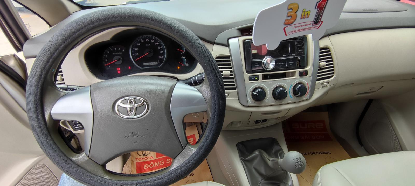 Bán xe Toyota Innova 2.0E 2015 màu nâu vàng, xe đẹp đi kĩ chính hãng Toyota Sure