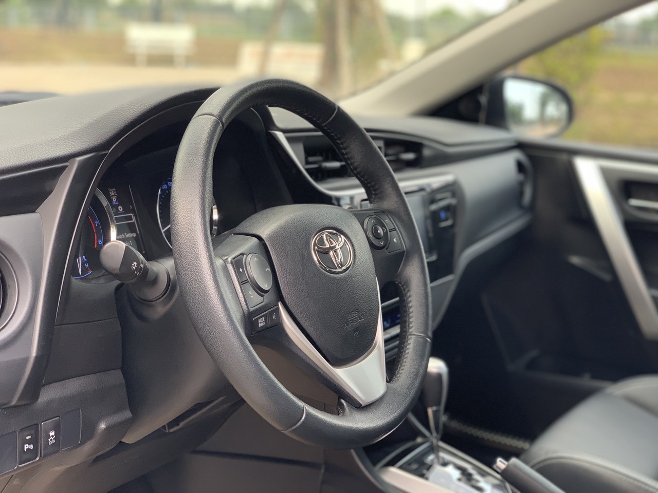 Cần bán xe Toyota Corolla altis 2.0V Sport 2018 xe đi ít chính hãng Toyota Sure
