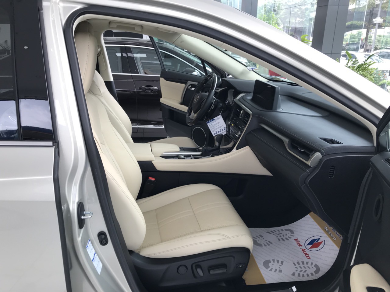 Bán Lexus RX450H bản xuất Mỹ màu vàng cất nội thất kem 2021 mới 100%