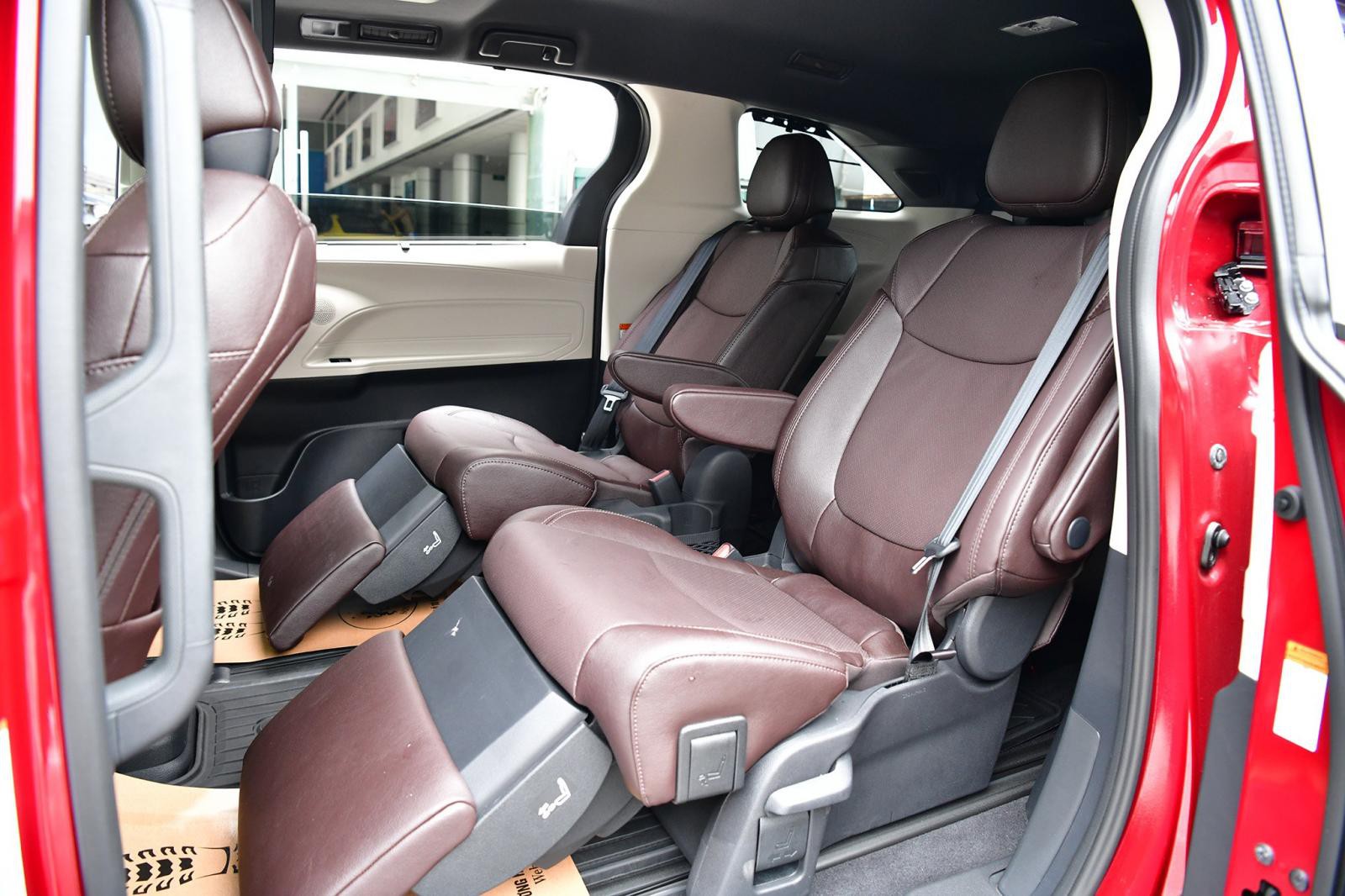 Bán xe Toyota Sienna Platinum đời 2021, nhập khẩu chính hãng, có sẵn xe giao