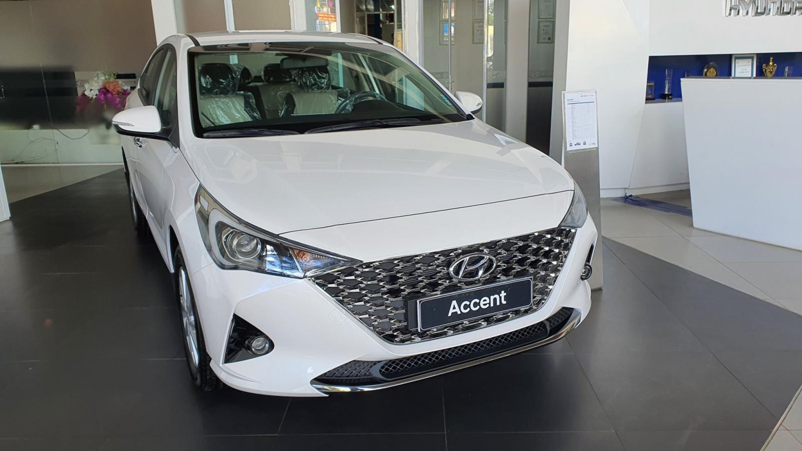 Bán Hyundai Accent 2021, màu trắng