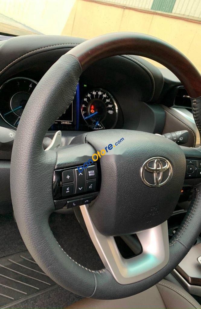 Bán ô tô Toyota Fortuner 2.4 AT đời 2019, màu đen còn mới, 979tr