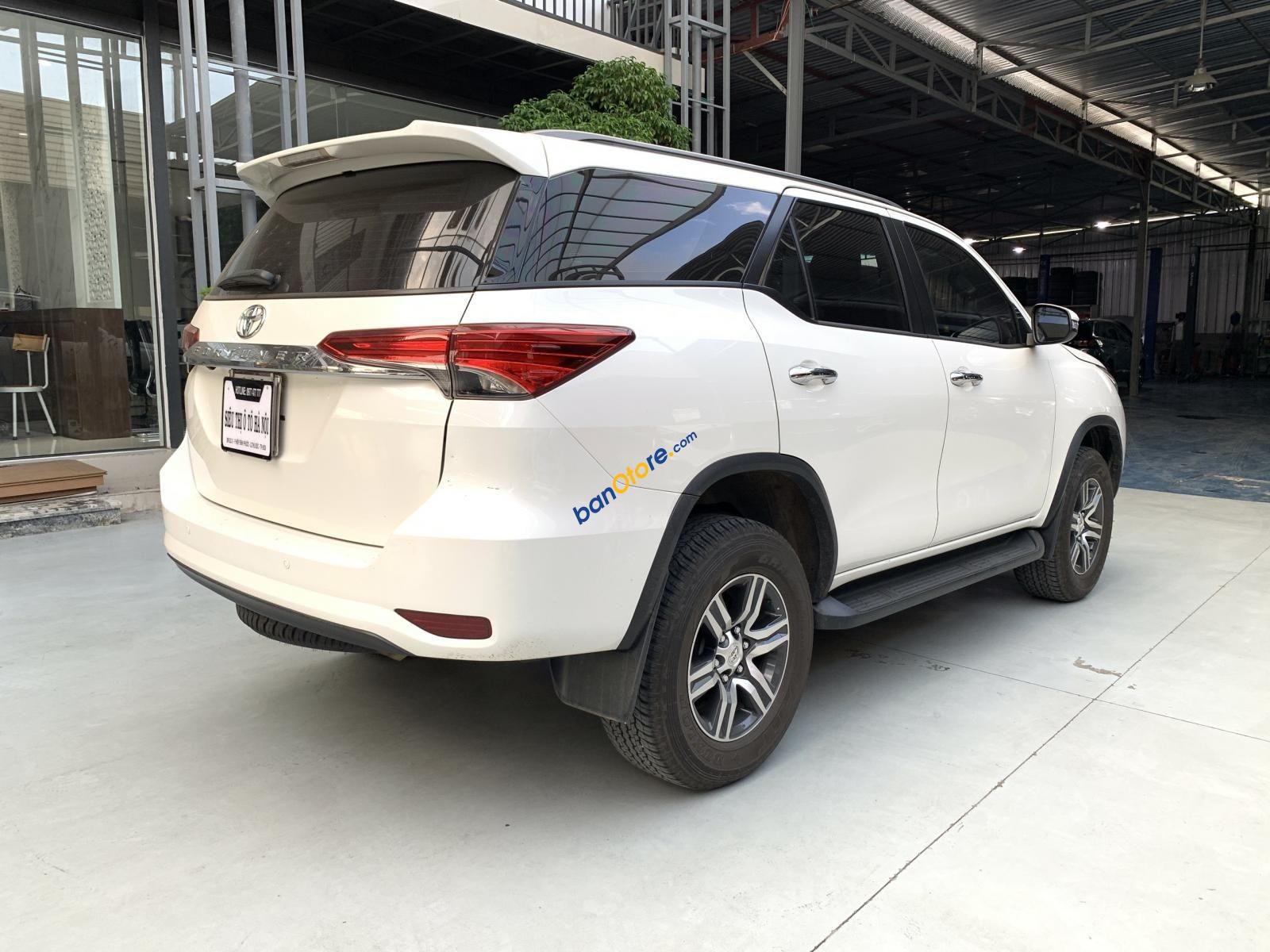 Bán xe ô tô Toyota Fortuner sản xuất năm 2019, màu trắng, xe siêu lướt 23.000km, có trả góp