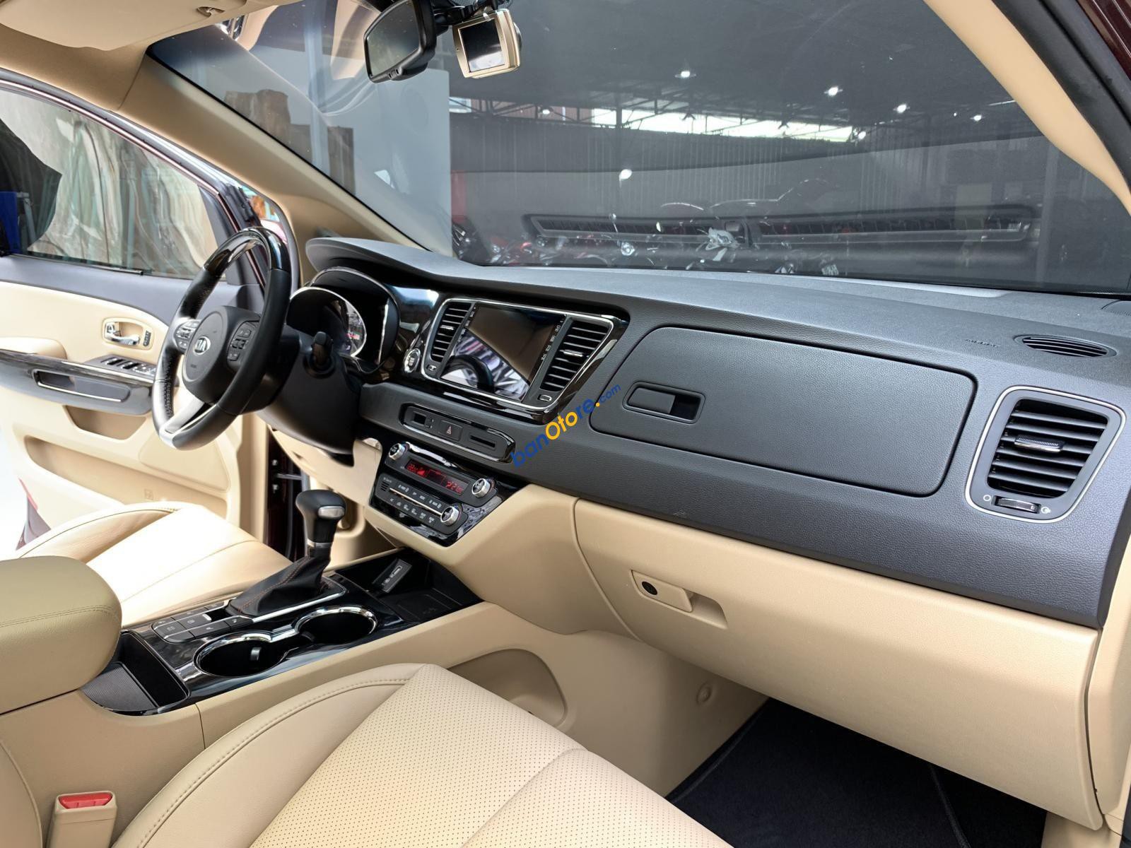 Bán xe Kia Sedona sản xuất 2019 full dầu, lên ghế điện, mới đi 39.000km, bao test hãng, có trả góp