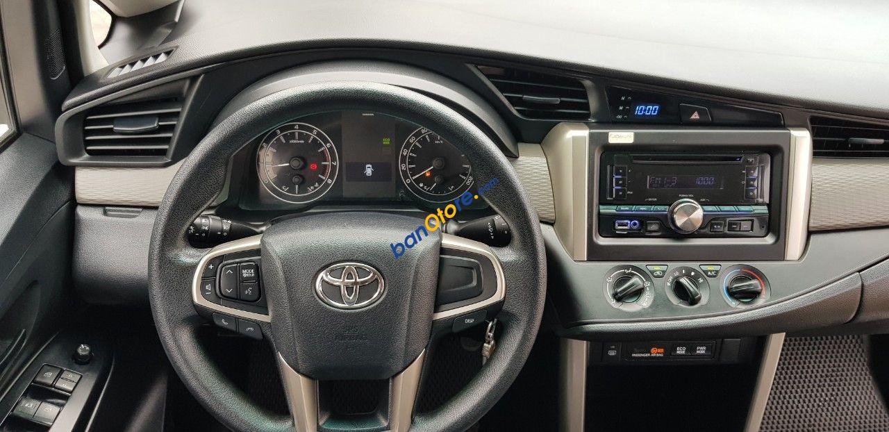Cần bán gấp Toyota Innova sản xuất 2017, 1 chủ đi từ đầu, giá tốt
