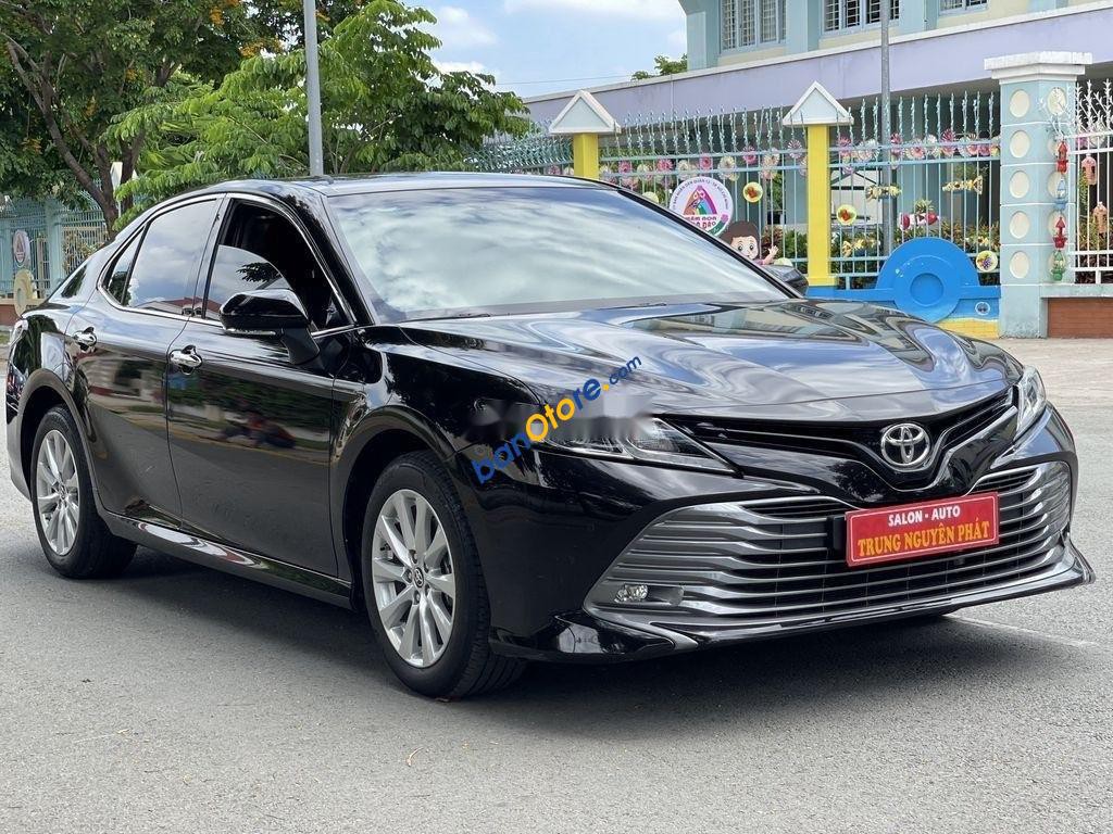 Bán Toyota Camry sản xuất 2020, màu đen giá cạnh tranh