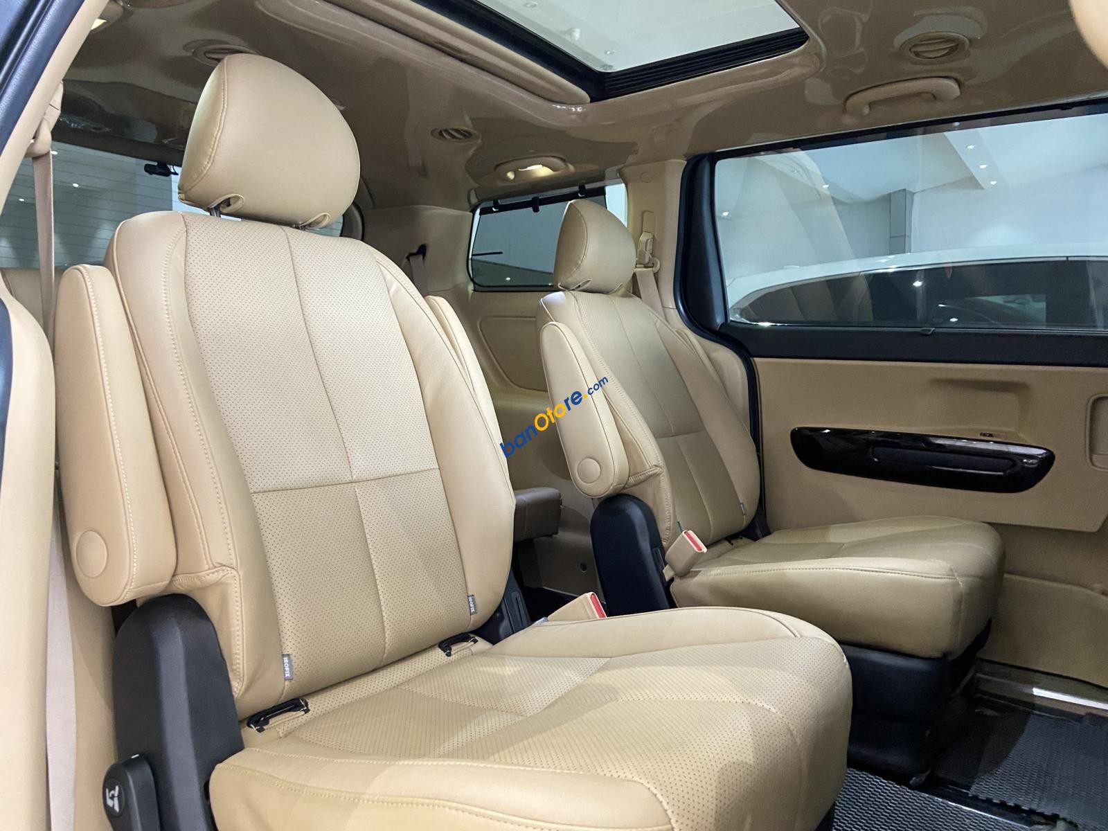 Bán xe Kia Sedona năm 2019, biển TP, xe siêu đẹp, trả góp chỉ 378 triệu