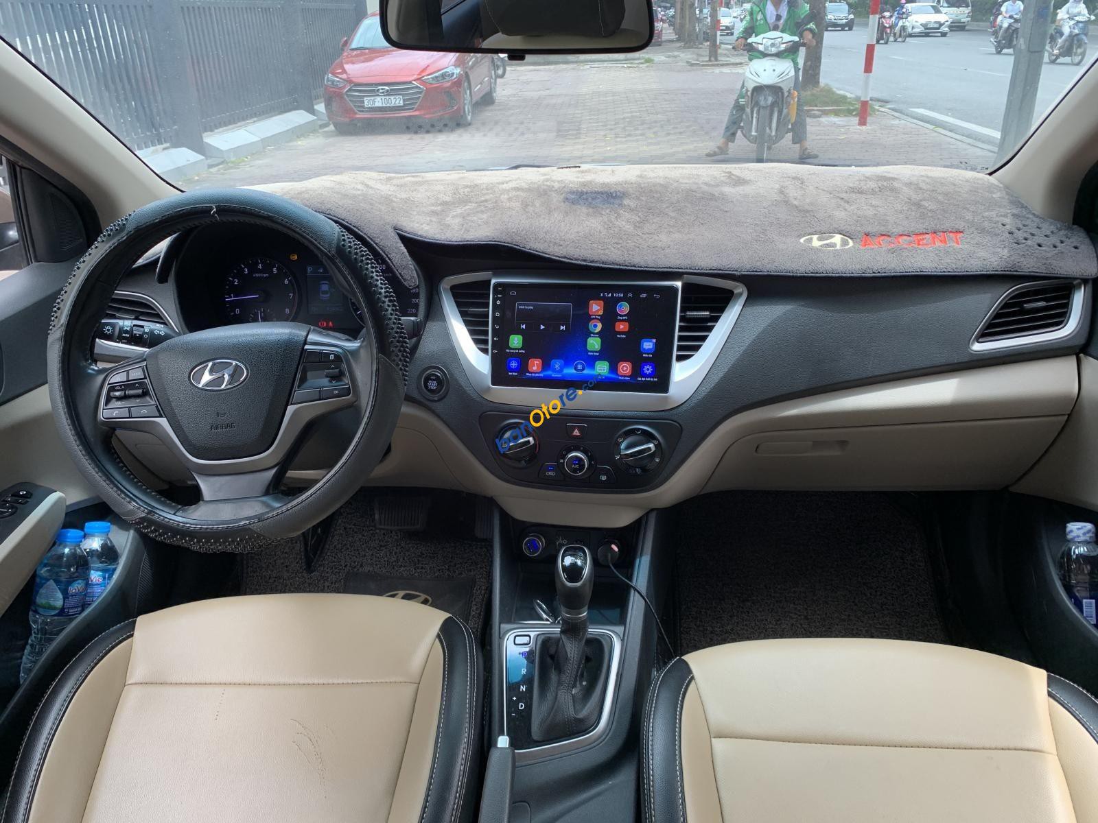 Cần bán Hyundai Accent đời 2018, màu nâu chính chủ