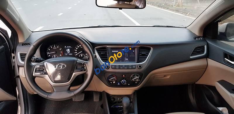 Cần bán Hyundai Accent đời 2018, màu trắng số tự động, 435tr
