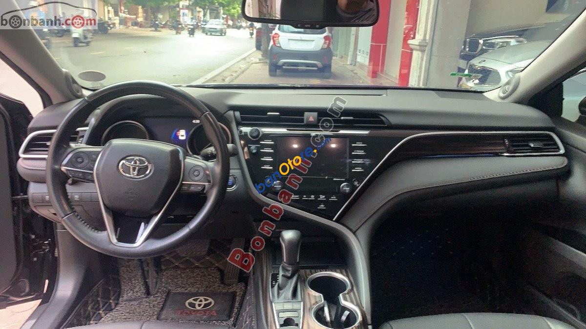 Bán ô tô Toyota Camry 2.5Q sản xuất 2019, màu đen, xe nhập  