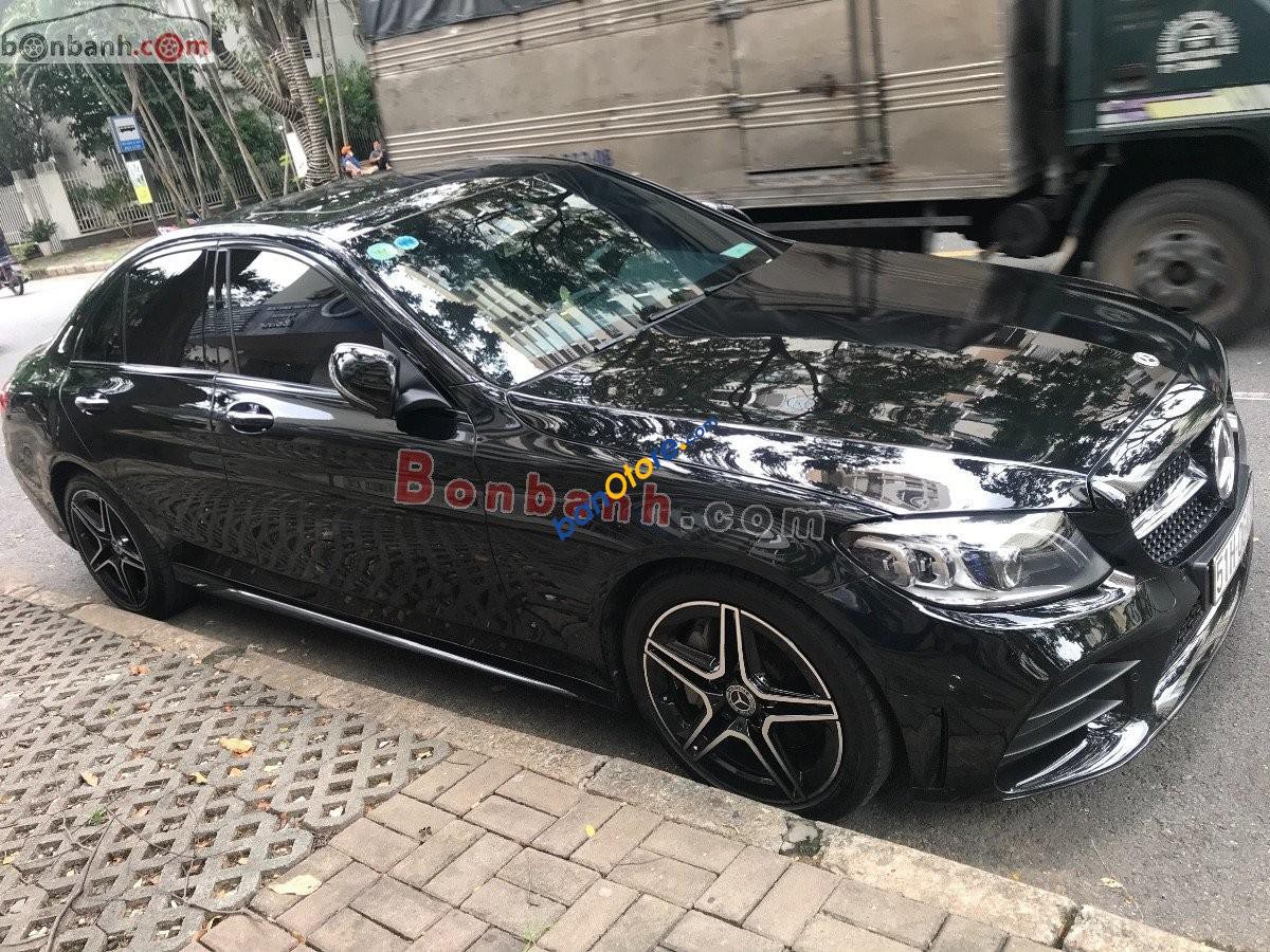 Bán Mercedes C300 sản xuất 2019, màu đen còn mới