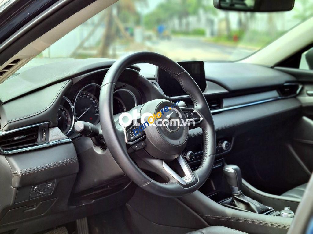 Cần bán gấp Mazda 6 2.0 đời 2020 số tự động