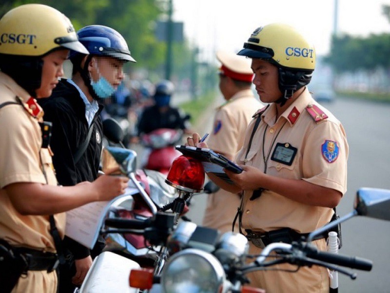 Tuỳ vào từng phương tiện phạm lỗi vượt đèn đỏ mà mức xử phạt sẽ khác nhau