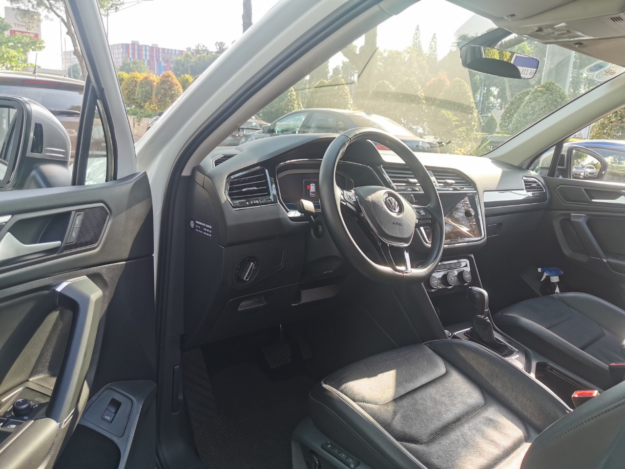Volkswagen Tiguan Luxury S 2021 - Hãng bán Thanh Lý xe demo công ty còn rất mới,tặng 100% trước bạ