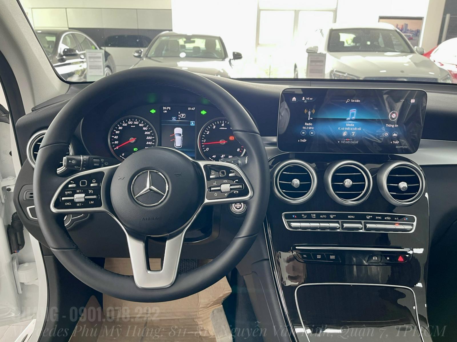 Mercedes GLC 200 Màu Trắng Có Xe Giao Ngay tại Vũng Tàu. Giảm 50% phí trước bạ 🔥 Tiết kiệm 92 Triệu 🔥
