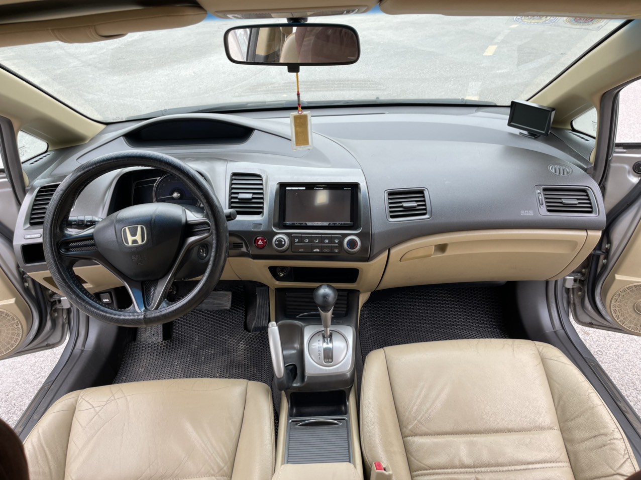Cần bán xe Honda Civic 1.8AT 2009, màu xám