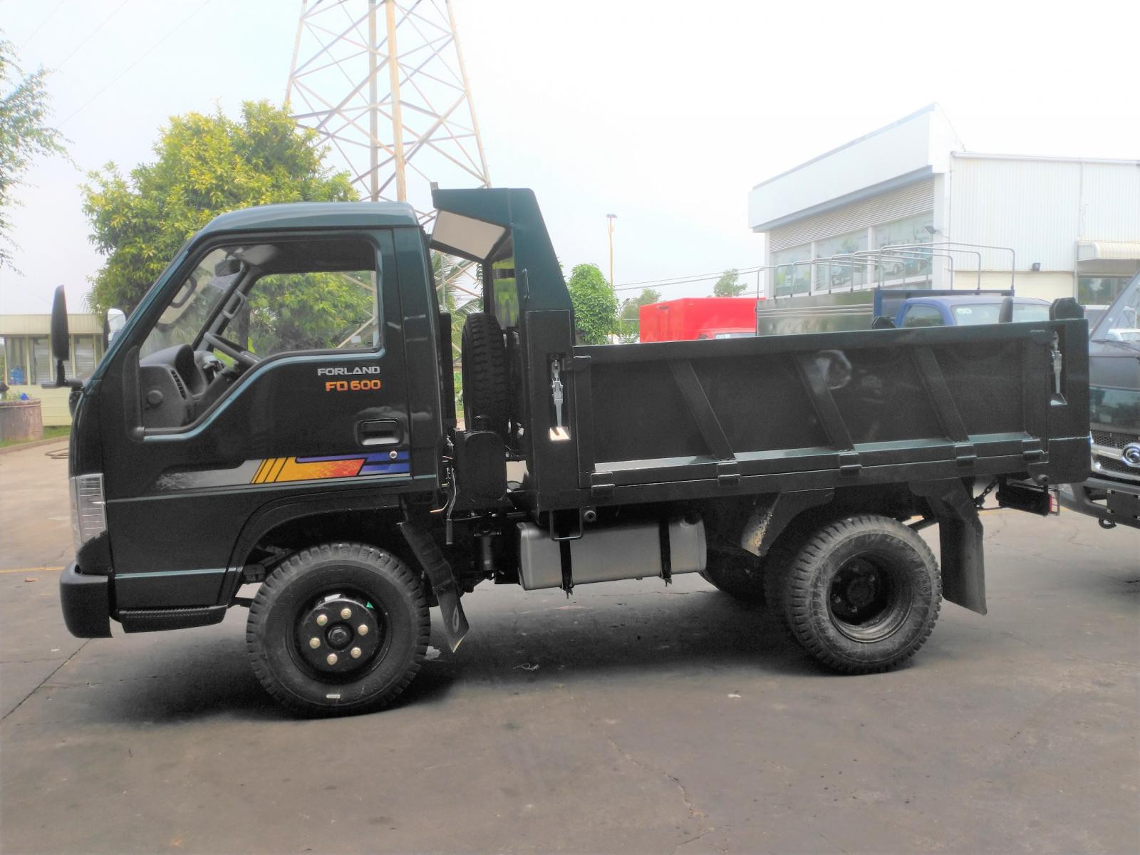 Xe tải ben FD490 tải trọng 2t5 thùng 2.1m3, hỗ trợ trả góp