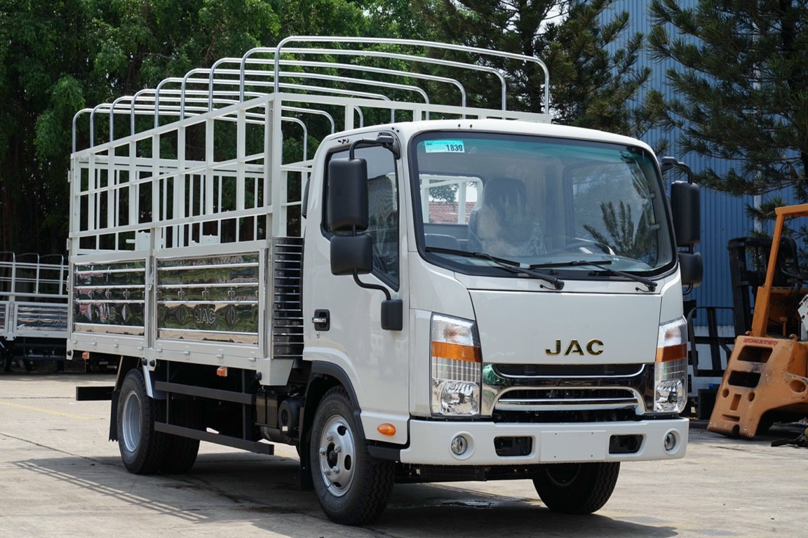 Bán gấp xe tải Jac 1 tấn 9 và 3 tấn 5 thùng 4m3 máy cummin mỹ đời 2022