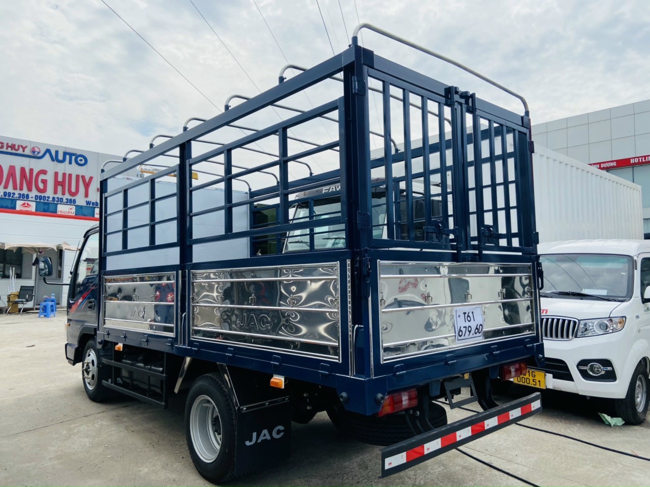 Xe tải JAC L240 2t45 thùng dài 3m7 - chỉ với 80 triệu nhận xe 