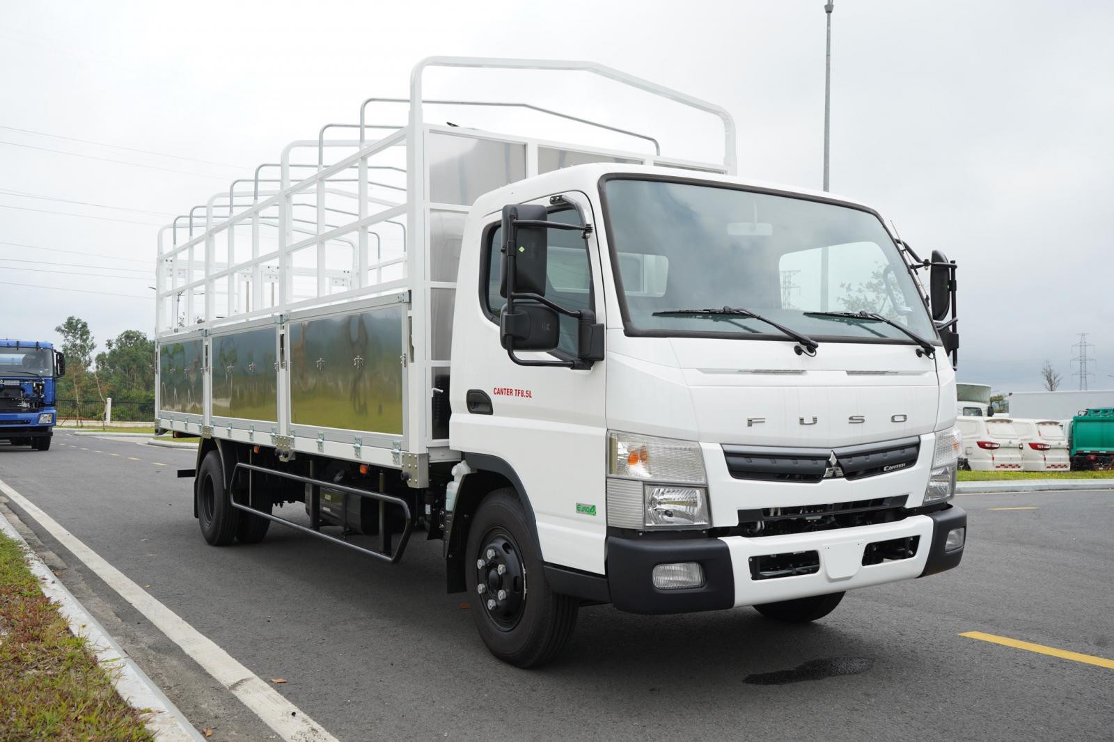 Xe tải Thaco 4,7 tấn MITSUBISHI CANTER TF 8.5L Thùng dài 6,2 mét Hỗ trợ trả góp 70% tại Bình Dương