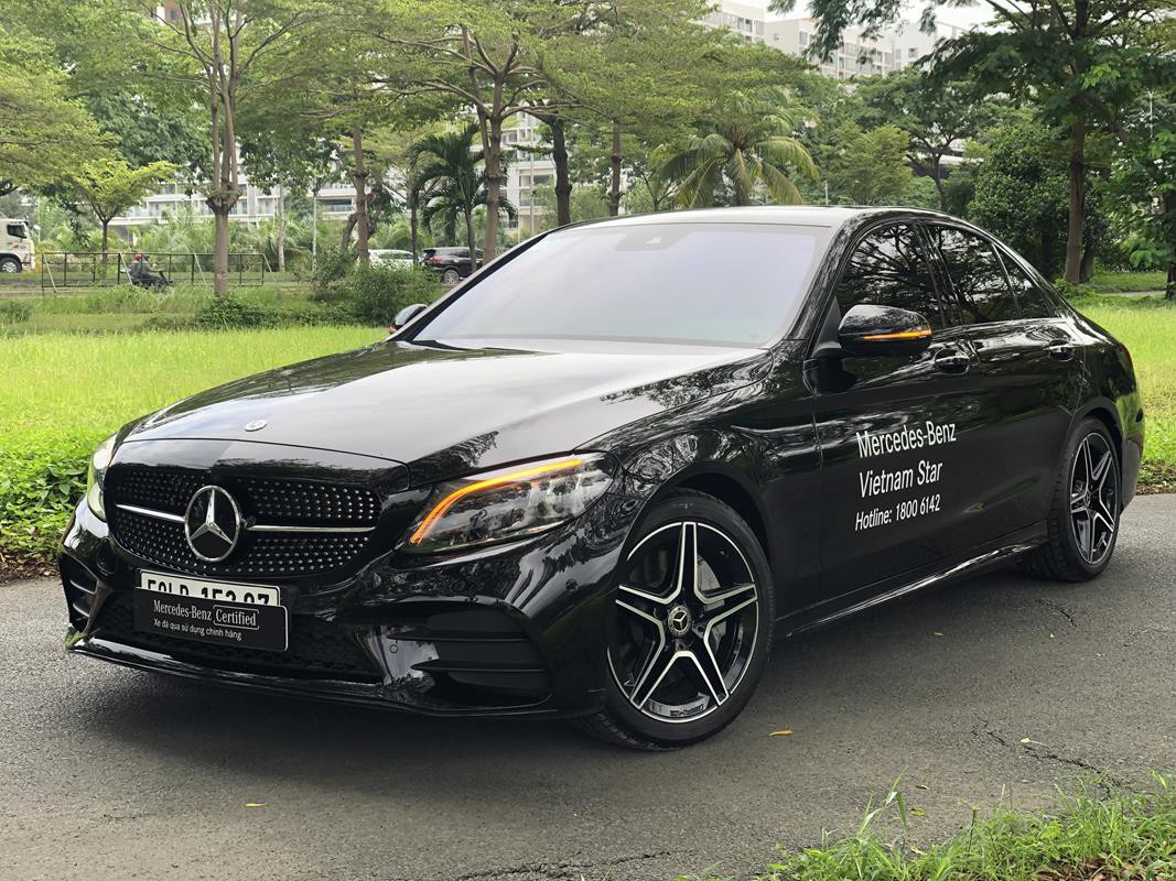 Bán Mercedes-Benz C300 AMG cũ 2019, màu đen, 24.000 KM
