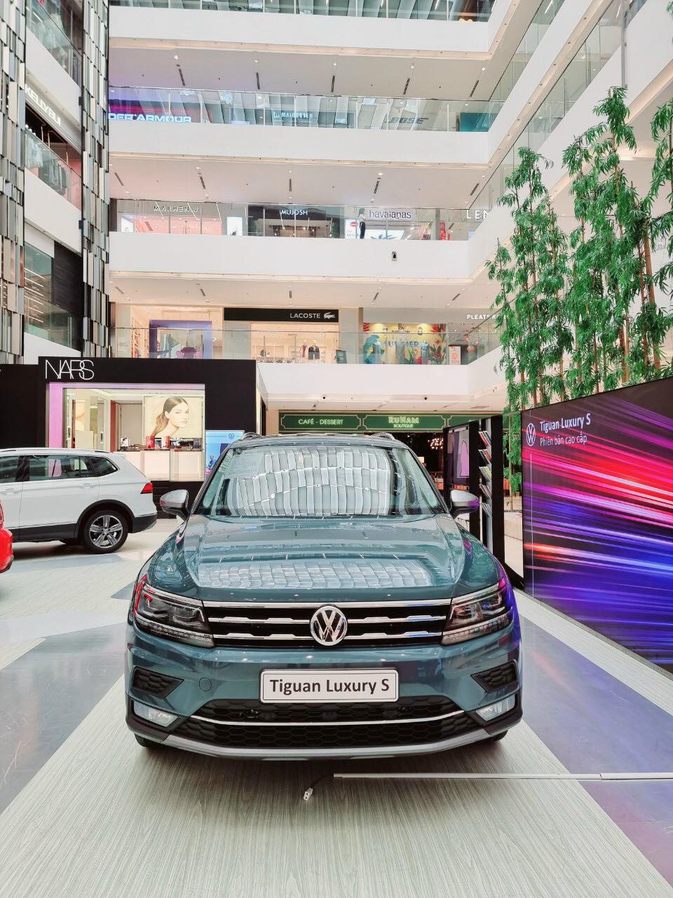 Volkswagen Tiguan Luxury 2022 Màu xanh Petro nội thất be, sang trọng, tinh tế -Tặng phí trước bạ 50%
