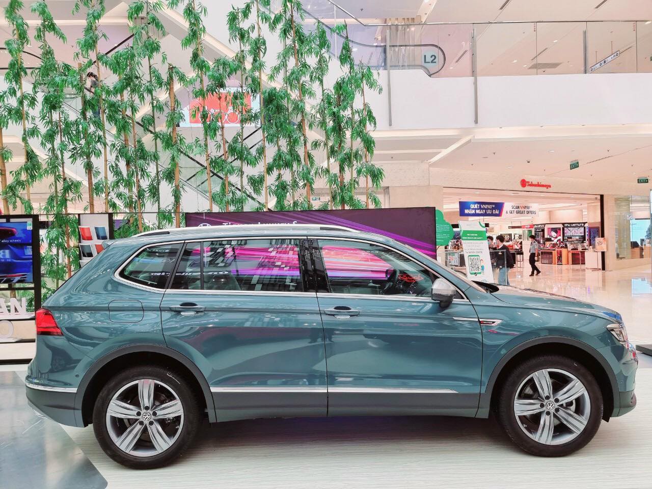 Volkswagen Tiguan Luxury 2022 Màu xanh Petro nội thất be, sang trọng, tinh tế -Tặng phí trước bạ 50%