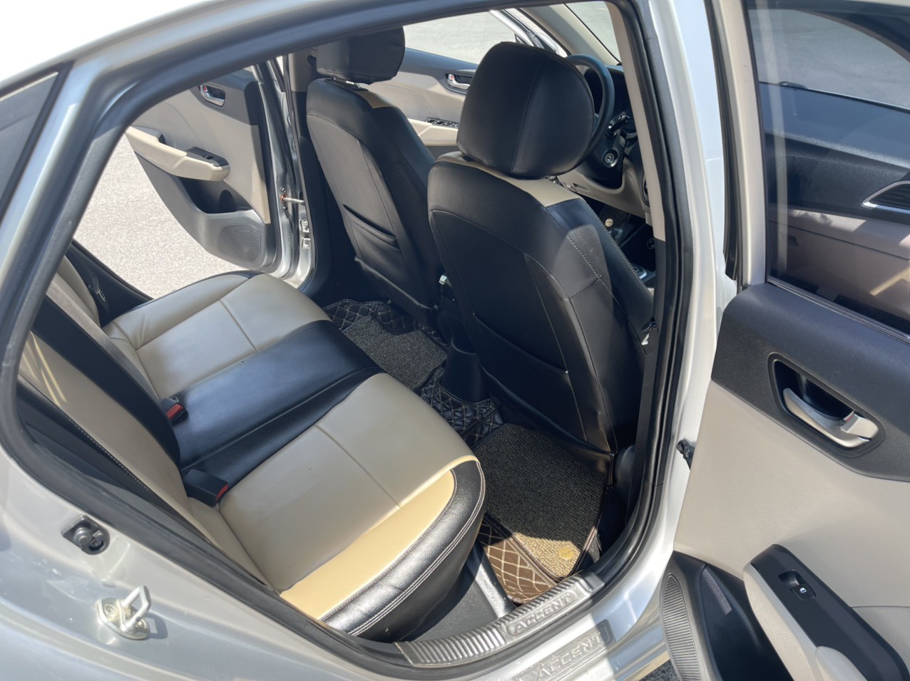 Bán xe Hyundai Accent 1.4MT 2018, màu bạc