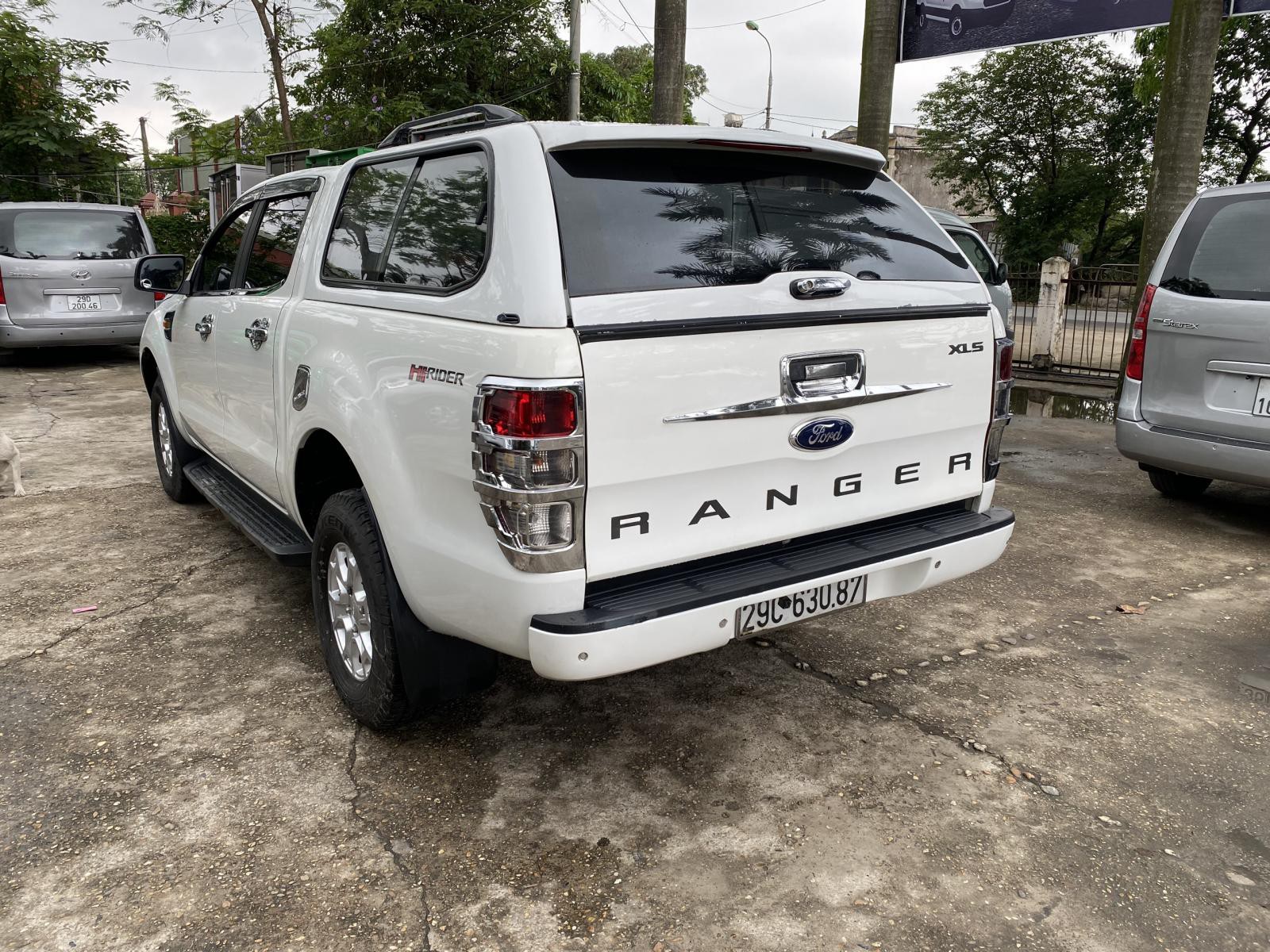 Bán xe ford ranger XLS đời cuối 2015 phom mới,1 cầu,số sàn.xe 1 chủ đi 