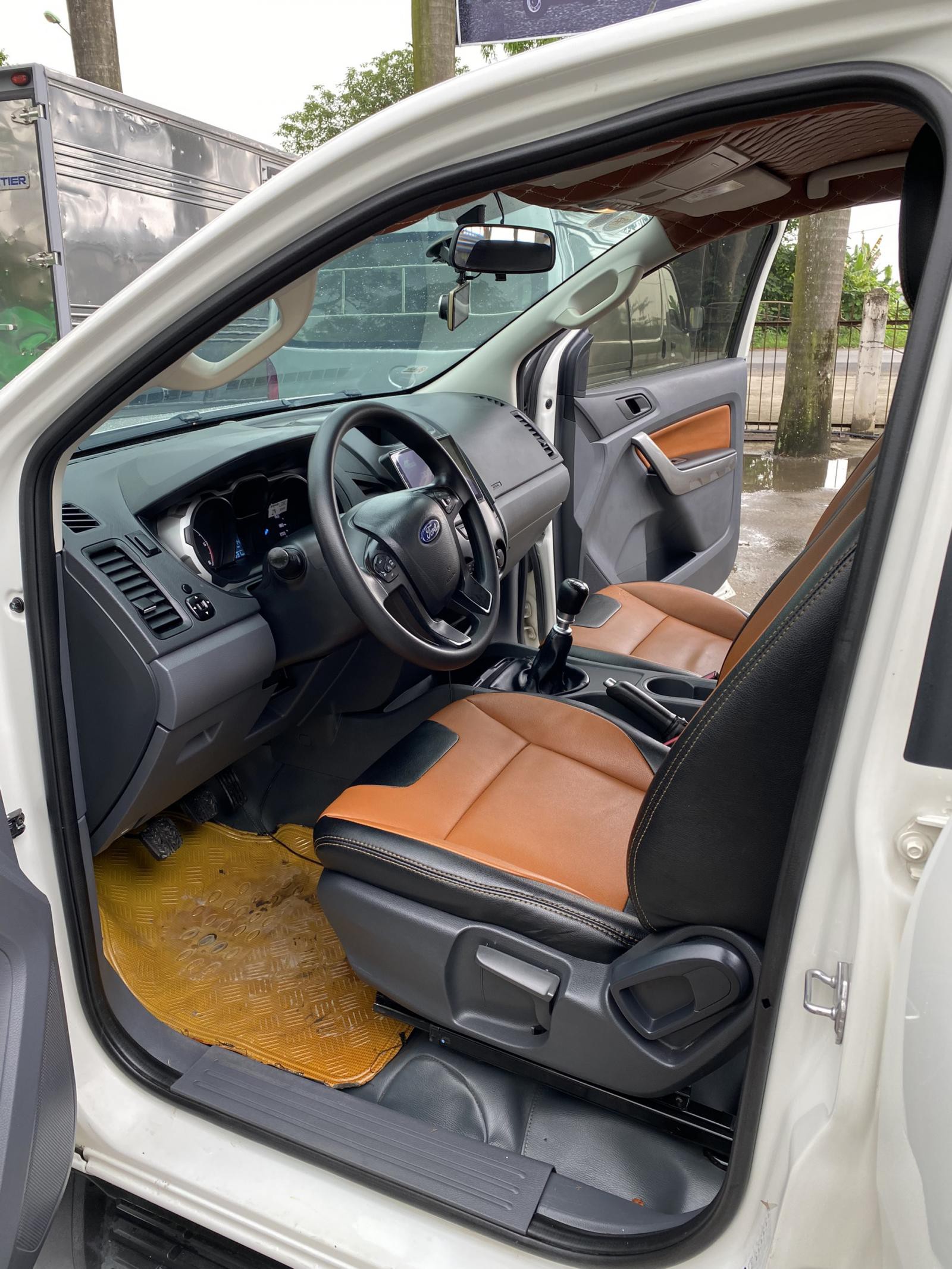 Bán xe ford ranger XLS đời cuối 2015 phom mới,1 cầu,số sàn.xe 1 chủ đi 