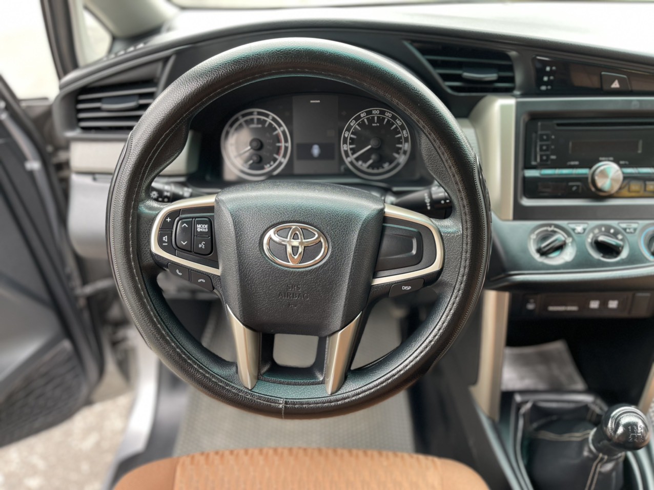 Bán ô tô Toyota Innova 2.0E 2016, màu bạc, 480 triệu